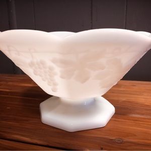 1950s Milk glass fruit bowl